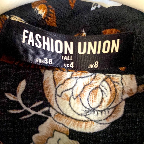 FASHION UNION •Tall• Knot Front
Blouse• In Winter Floral - Picture 8 of 10